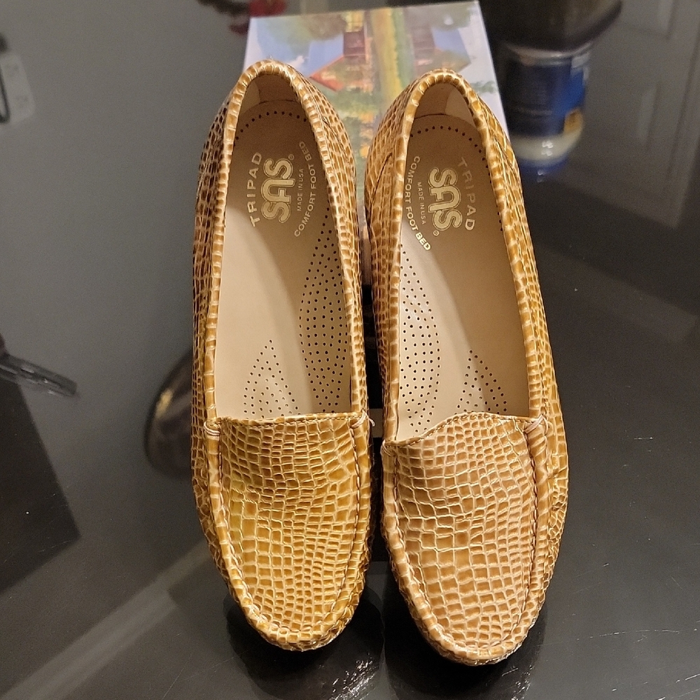 SAS Women's Croc-Embossed Tan Loafers